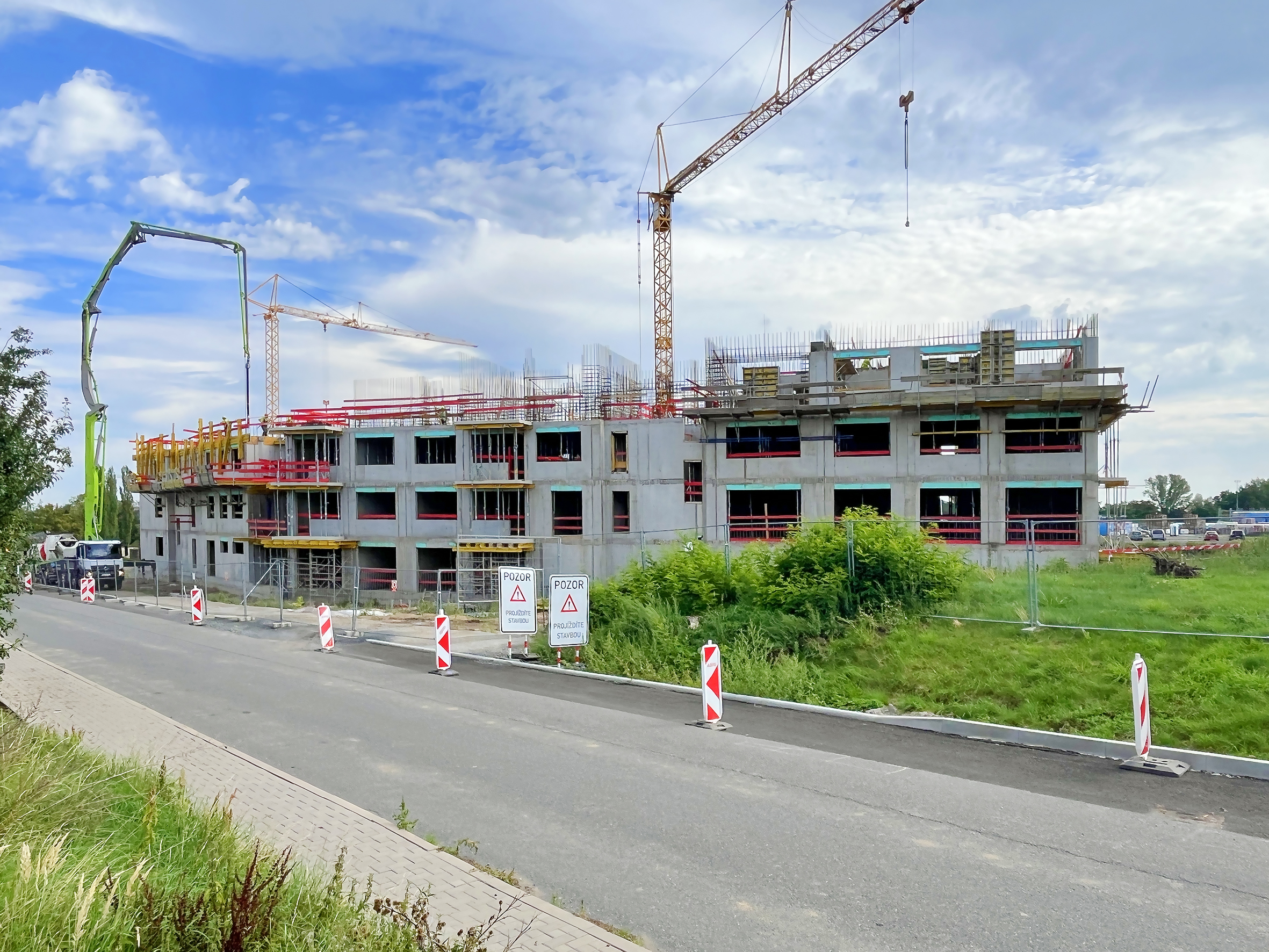 Září 2026